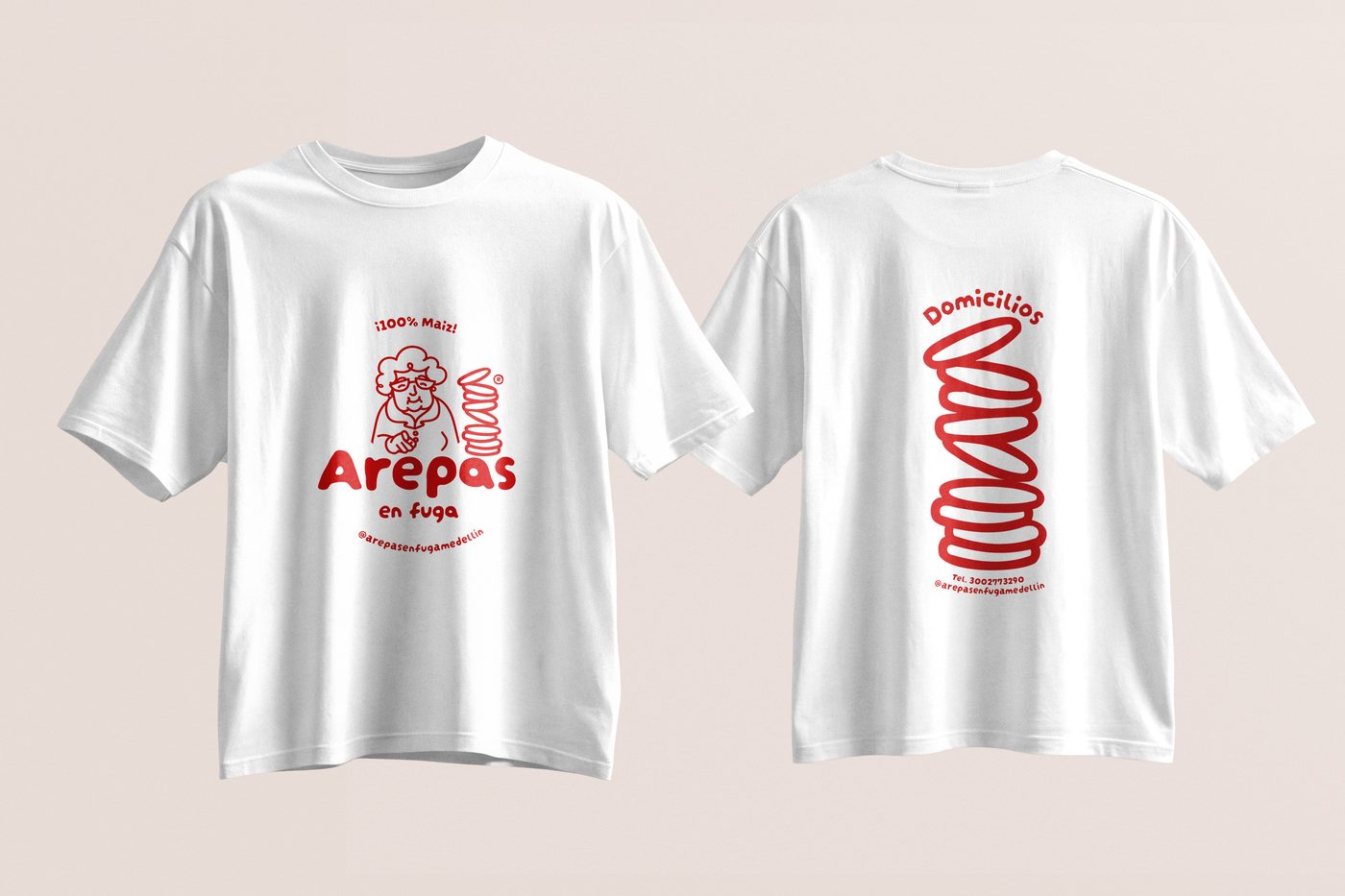 Camisetas con el logo de Arepas en fuga, diseño frontal y trasero