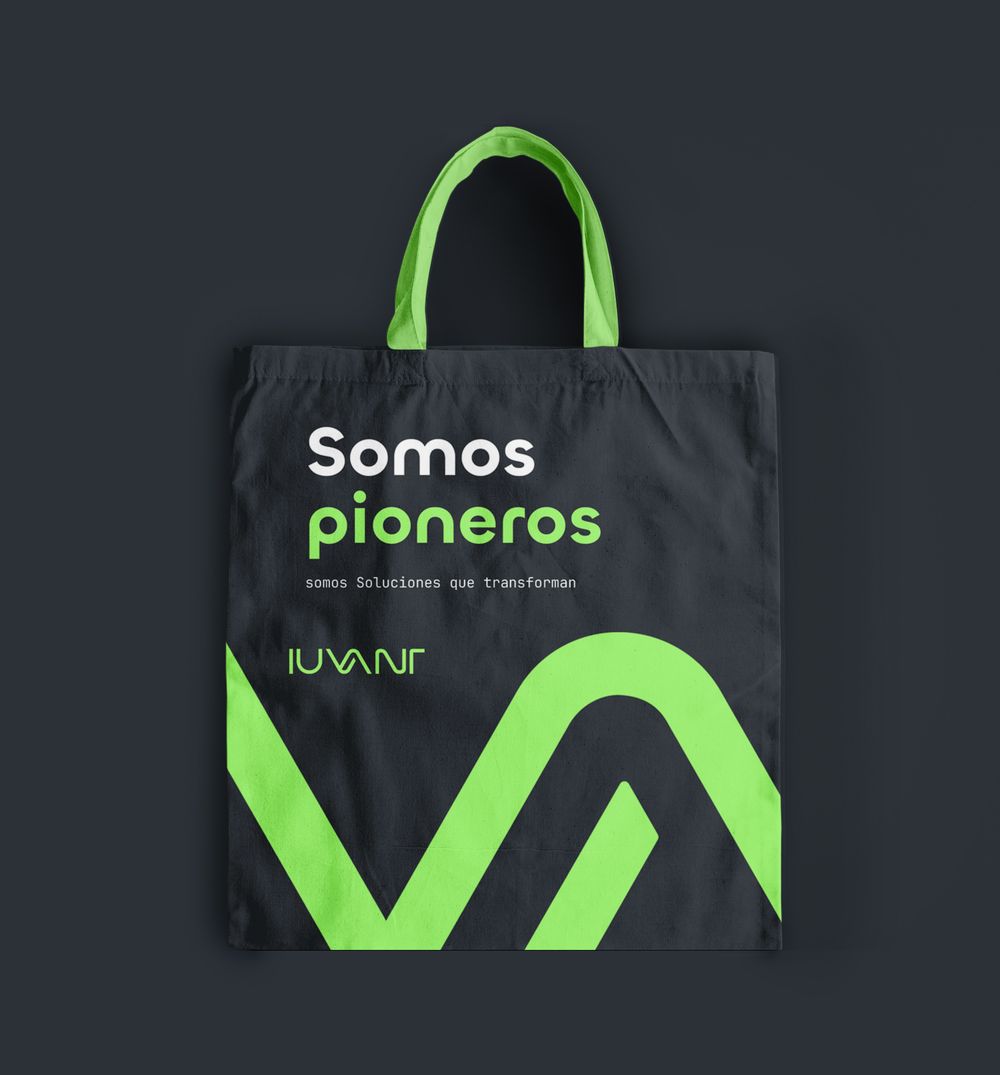 Tote bag con la campaña Somos Pioneros de IUVANT